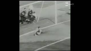 Highlights Fiorentina AC Milan 42 12 April 1970 [upl. by Aeriell]