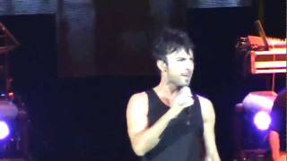 Tarkan  Şıkıdım Hepsi Senin Mi  Live İn Moscow 2009 Şarkı Sözü  Lyrics [upl. by Quintus773]