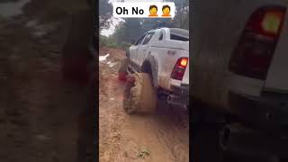 Look At that wheel🤦 offroad toyota hilux [upl. by Jeb]