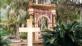 Awesome graveyard Bonaventure Cemetery  Savannah  Georgia [upl. by Dranel]