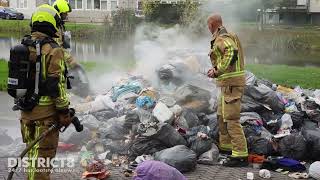 Inhoud van vuilniswagen op straat gedumpt na brand Oudraadtweg Delft [upl. by Nevsa]