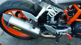 KTM Akrapovic Duke 200 VS Akrapovic Duke 390 revving [upl. by Cormier]