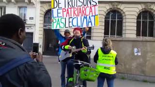 Manifestation Gilets Jaunes Paris 9 mars 2019 Acte17 115 Duo Julien Nicollet amp Voltuan giletjaune [upl. by Lleuqar]