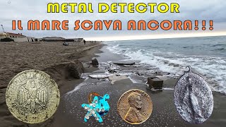 IL MARE CONTINUA A SCAVARE E DISTRUGGERE I LIDI TROVO OGGETTI SUPER  Ricerca con il Metal Detector [upl. by Neelhsa401]