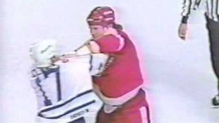 Bob Probert vs Wendel Clark Round 2 Dec 9 1992 [upl. by Luigino324]