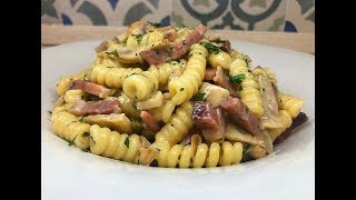 FUSILLI CON FUNGHI E SPECK  CUCINANDOMELAGODO [upl. by Flori473]