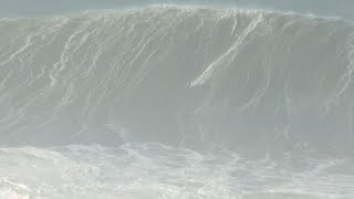 Onde giganti sulla spiaggia di Nazaré paradiso dei surfisti [upl. by Sina]