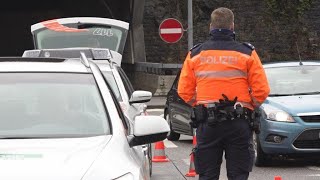 Schaffhausen Polizei informiert Autofahrer über Vignettenwechsel [upl. by Anoi]