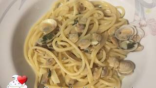 Spaghetti alle vongole in bianco Un primo piatto speciale ai frutti di MARE [upl. by Edrei]