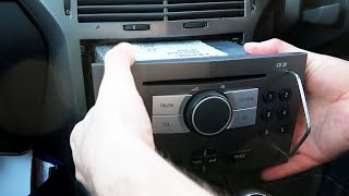 CD30 MP3 Stereo Head Unit and Screen Change on Vauxhall Astra H [upl. by Ailegra460]