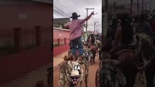 El loco de la cabalgata 🤠😅 humor tradicion bull [upl. by Accem]