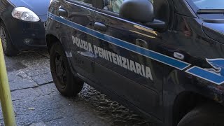 Secondigliano Agente penitenziario con 800 grammi di droga nella panciera arrestato [upl. by Mohn]