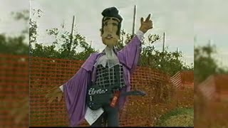 Award Winning Scarecrows in Belle Plaine MN [upl. by Lusar547]