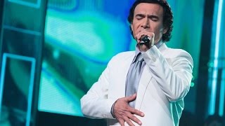 Julio Iglesias cantó en italiano Soy un truhán soy un señor [upl. by Lisle941]