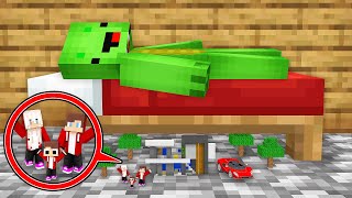 JJ Family Pranked Mikey Under Bed in Minecraft Maizen [upl. by Eybba]