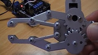 Comando pinza robotica con Arduino [upl. by Yerhcaz]