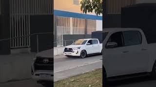 HILUX BRANCA REBAIXADA NAS ARO 22 NA RODAGEM COM O PAREDÃO ERGUIDO Roubando a Cena 🔥 🤩 [upl. by Asiret951]