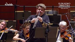 Mozart Clarinet Concerto  Mark Simpson  Juanjo Mena [upl. by Ybrad]