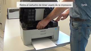 Sustituir el cartucho de toner Samsung MLTD111S Xpress MFP SLM2070 M2071 M2079 [upl. by Nyleikcaj]