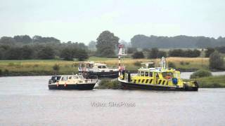 Bootje loopt op de klippen langs de IJssel [upl. by Dygall]