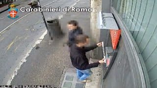 Specializzati nel clonare bancomat CC arrestano in flagrante due bulgari in Via Nazionale [upl. by Relluf]