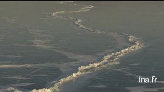 Sibérie lac Baïkal  faille dans la banquise [upl. by Tehcac]