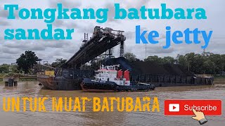 Tongkang batubara sandar ke Jetty untuk muat batubara [upl. by Emsmus]