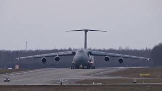 Lądowanie i kołowanie C5 Super Galaxy USAF na lotnisku RzeszówJasionka [upl. by Yate256]