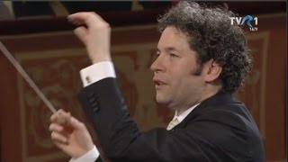 Orchestra Filarmonică din Viena condusă de Gustavo Dudamel  Dunărea albastră 2017 [upl. by Arateehc506]