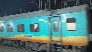 22437  Anand Vihar Terminal Humsafar Express crossing Bakhtiyarpur station  train  bimalshahi [upl. by Airdnaid207]