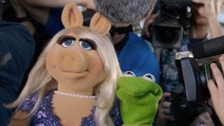 Kermit Gets Set Up feat Miss Piggy Kermit the Frog Julie Bowen Viola Davis and Joel McHale [upl. by Arundel]