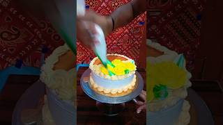 Is cake ki design butter cream kaisi hai 🫣🫢butterscotch cakeytstudio designcake layeredcake [upl. by Anneyehc]