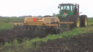 Trator John Deere 9510R puxando grade arradora 24x36  John Deere pulling disc [upl. by Claudy501]