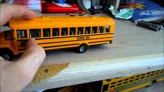 Siku School Bus Thomas Freightliner Fs65 and Keychain Unboxing [upl. by Wincer]