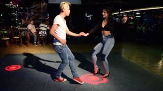 CLASES DE BACHATA GRATIS CON AXEL ANTEZANA [upl. by Rossen]