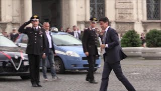 Governo Giuseppe Conte da Mattarella larrivo al Quirinale in taxi [upl. by Fletcher105]