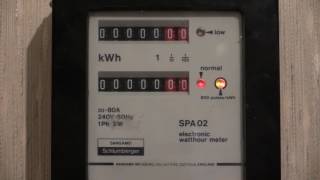 Electricity meter  Attempted meter reversal SPA 02 Sangamo Schlumberger [upl. by Erda]