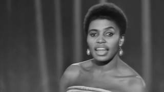 Miriam Makeba  Mbube Live 1963 [upl. by Neufer768]