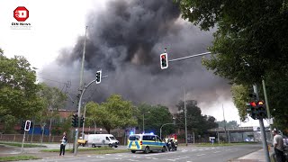 Großbrand Duisburg NRW  starke Rauchentwicklung Sirenenalarm [upl. by Ellenaej]