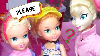 What do they want  Anna and Elsa Toddlers early birthday present [upl. by Loriner]