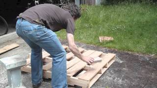 How to dismantle a pallet without splitting it without special tools and recover the nails [upl. by Ynolem]