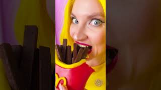 Desafio das Fritas 🍟 Chocolate VS Real 😱 shorts [upl. by Stillas224]