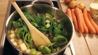 Gemüsefond selber machen  Rezept Einfach kochen [upl. by Oberon]