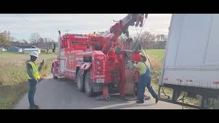 TOW WRECKER 🚒 LIFTED TRAILER out of the ditch [upl. by Dorreg]