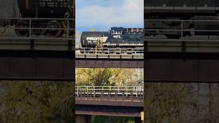 NS AC44C6M LEADS DUO OF BNSF GEVOS ON A GRAINER PAST A MANIFEST norfolksouthern bnsfrailroad [upl. by Ilahsiav]