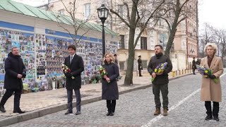 Lomaggio di Meloni von der Leyen e Zelensky al muro dei caduti in Ucraina [upl. by Craddock]