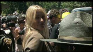 Actress Daryl Hannah and climatologist James Hansen arrested at mountaintop removal protest [upl. by Paolo]