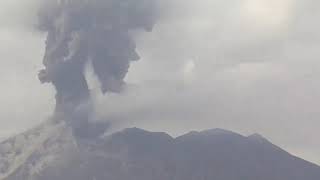 December 2 2020  Explosion  桜島  Sakurajima Volcano Japan  1155 JST [upl. by Arreik9]