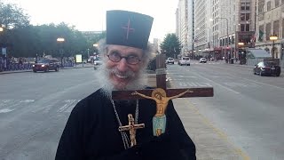 Brother Nathanael talks to Chris Krzentz in downtown Chicago Aug 19 2016 [upl. by Etac782]