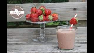 Veganer Erdbeer Milkshake  milchfrei  zuckerfrei  vegan  roh  glutenfrei backen mit Nadine [upl. by Janeczka]